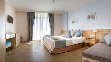 XXX Deluxe Room | Minibar, insonorización y ropa de cama