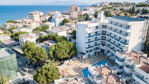 A hotel with a rooftop pool, multiple balconies, and a view of the sea. - Ponz Boutique Hotel (Kusadasi)