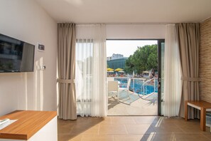 Minibar, soundproofing, bed sheets - Ponz Boutique Hotel (Kusadasi)