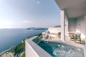 Luxe Suite, Hot Tub | Ropa de cama de alta calidad y minibar