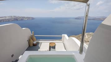 Luxury Room, Balcony (Jacuzzi) | Premium bedding, minibar, in-room safe, individually decorated