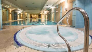 Bathtub spa indoor