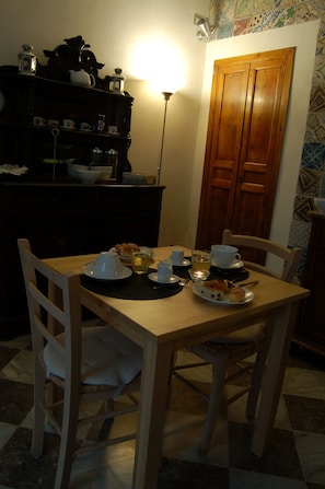 Daily buffet breakfast for a fee - B&B Federico Secondo (Palermo)