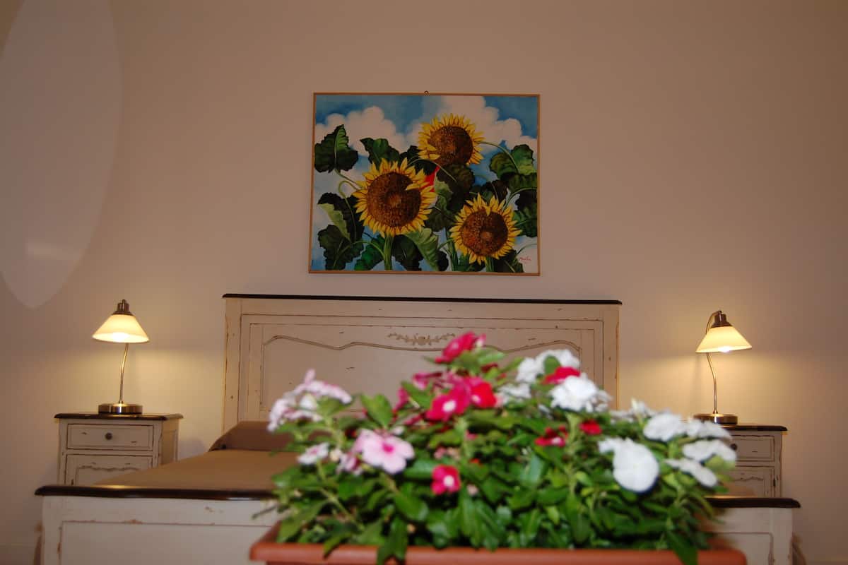 Deluxe Room, Balcony | Premium bedding, down comforters, memory foam beds, minibar