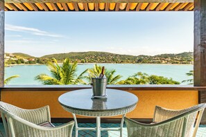 Näkymä rannalle/valtamerelle