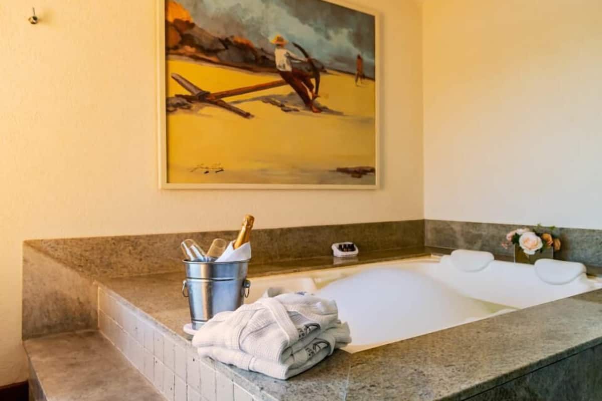 suite ferradura | jetted bathtub