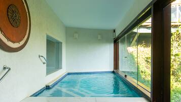 Indoor spa tub
