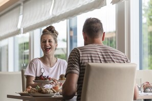 Buffet déjeuner gratuit tous les jours