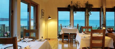 Déjeuner et souper servis sur place, vue sur la mer