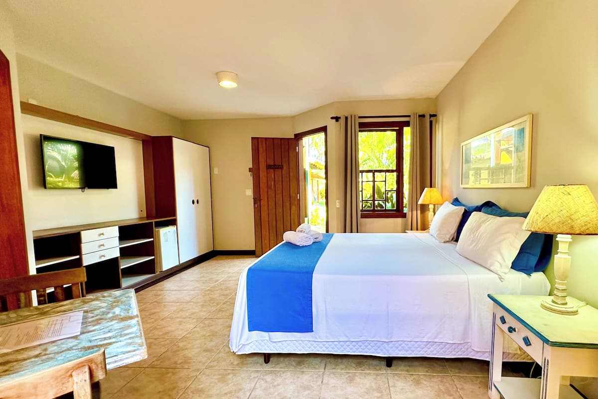 Superior Room, Jetted Tub
