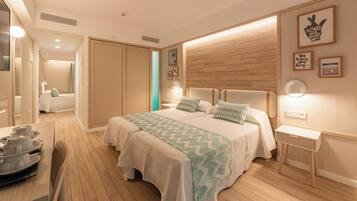 ファミリー ルーム テラス プールビュー | デスク、遮光カーテン、防音設備、WiFi (無料)