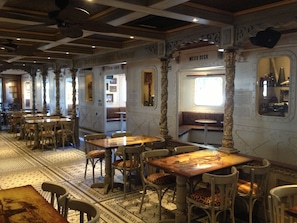 2 bars/lounges, poolside bar - Hotel Ambassador Playa II (Benidorm)
