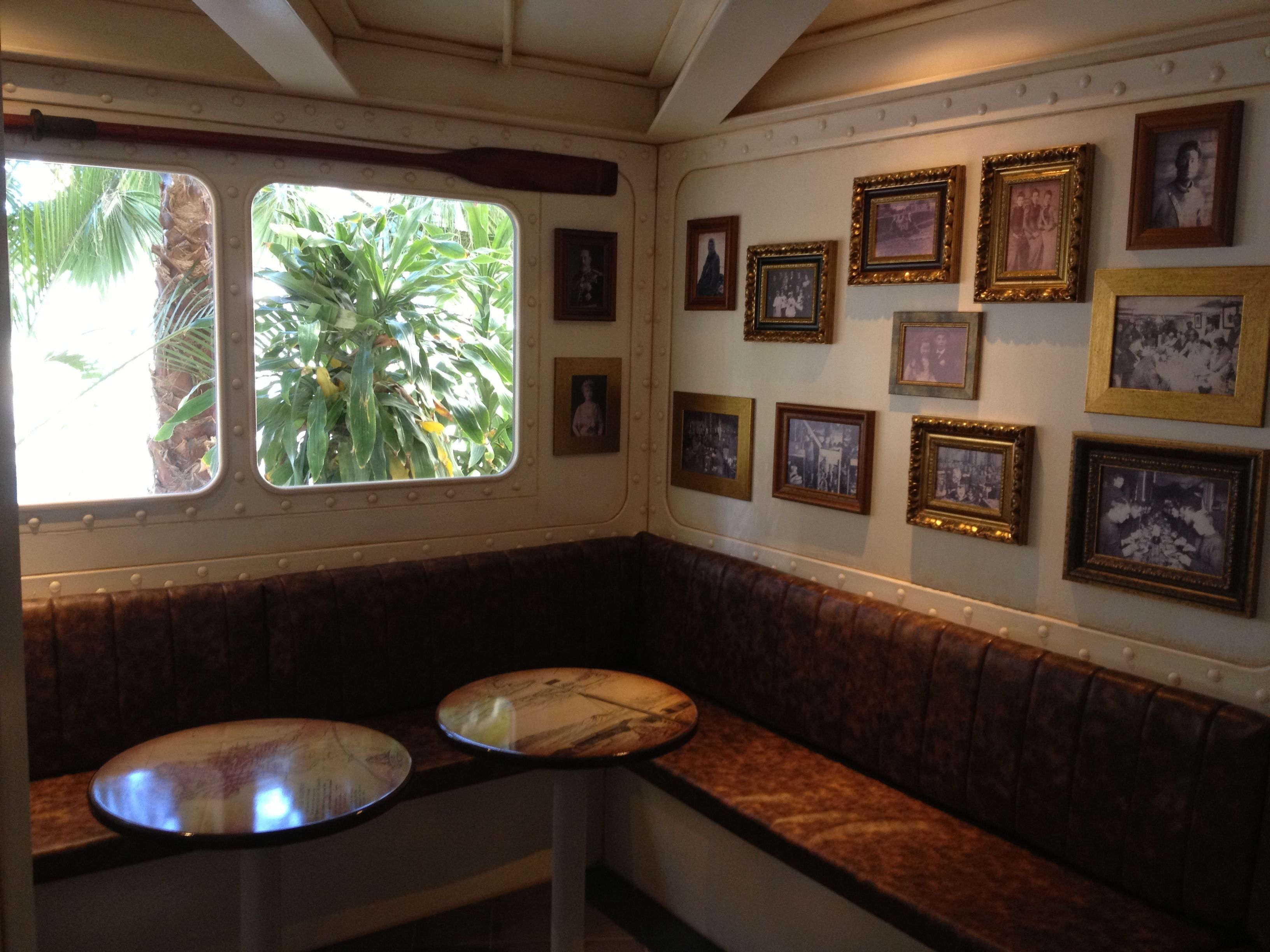 2 bars/lounges, poolside bar