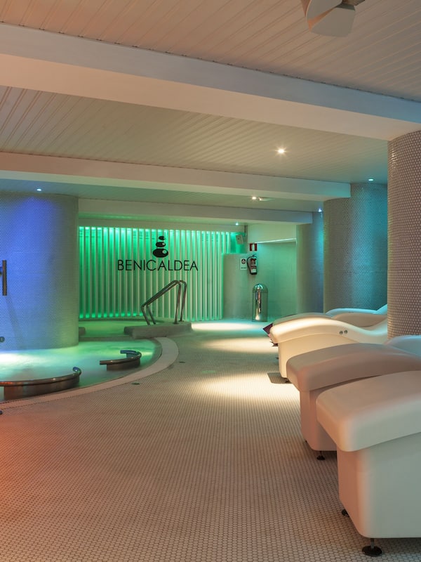 Sauna, body treatments, Thai massages, body wraps, massages