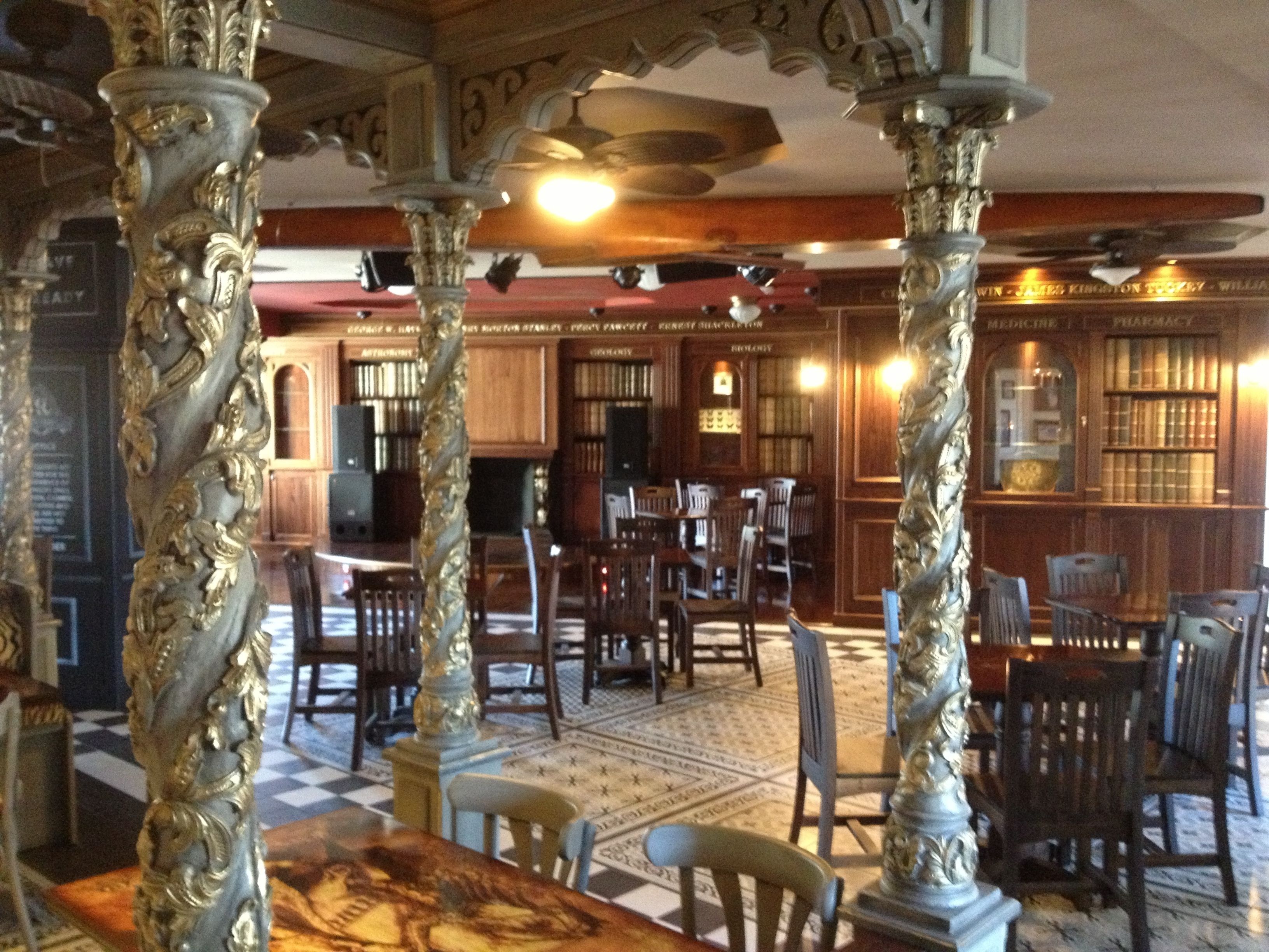 2 bars/lounges, poolside bar