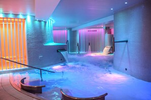 Een sauna, lichaamsbehandelingen, Thaise massages, body wraps