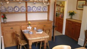 Dining - Marisha's Guest House (Bath)