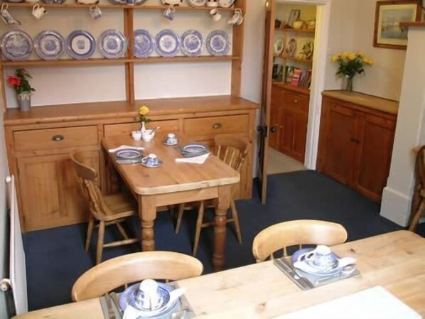 Dining - Marisha's Guest House (Bath)