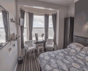Iron/ironing board - Miricia Guest House (Scarborough)
