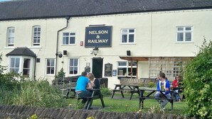 A building with a sign reading "Nelson & Railway." - Nelson and Railway Inn (Nottingham)