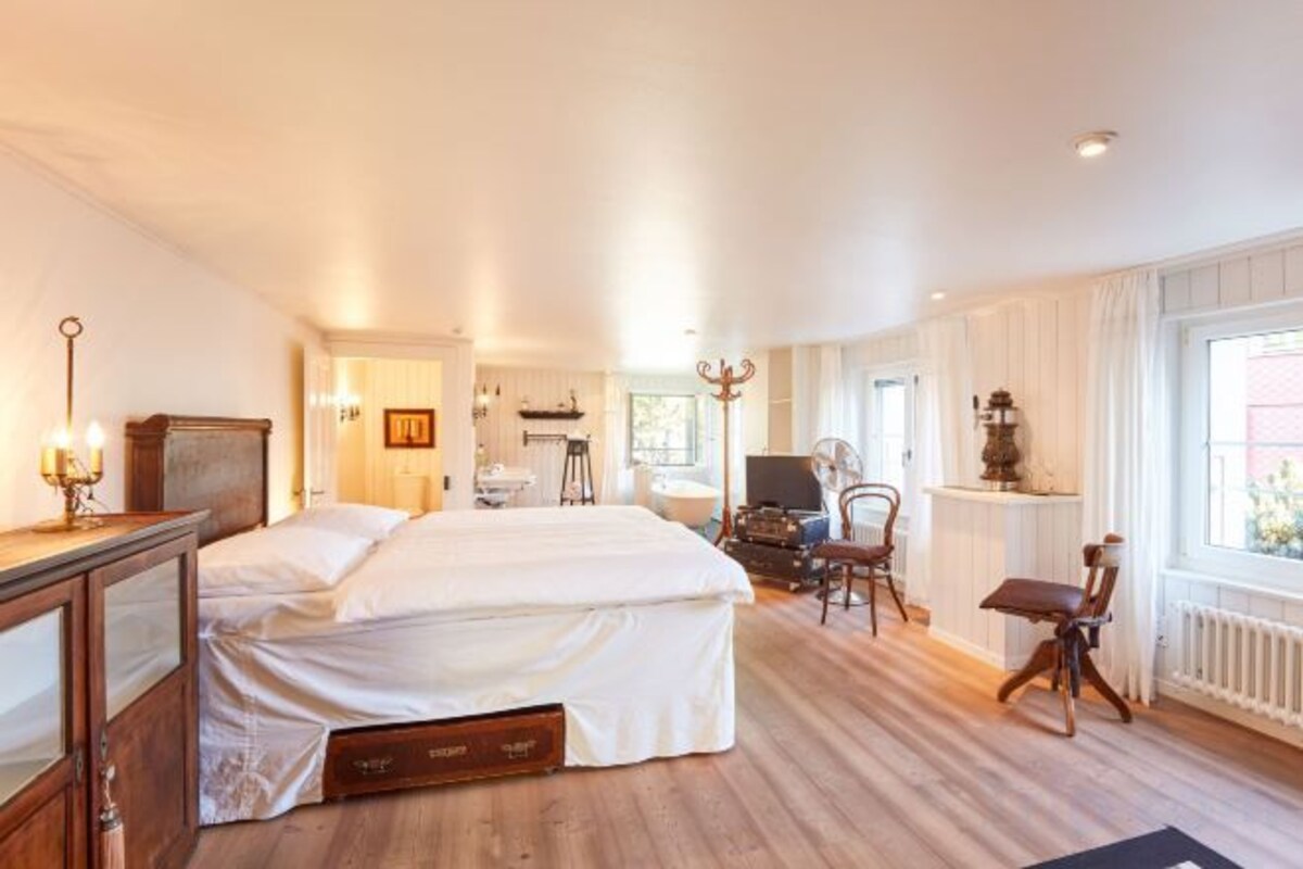 Boutique Deluxe Room