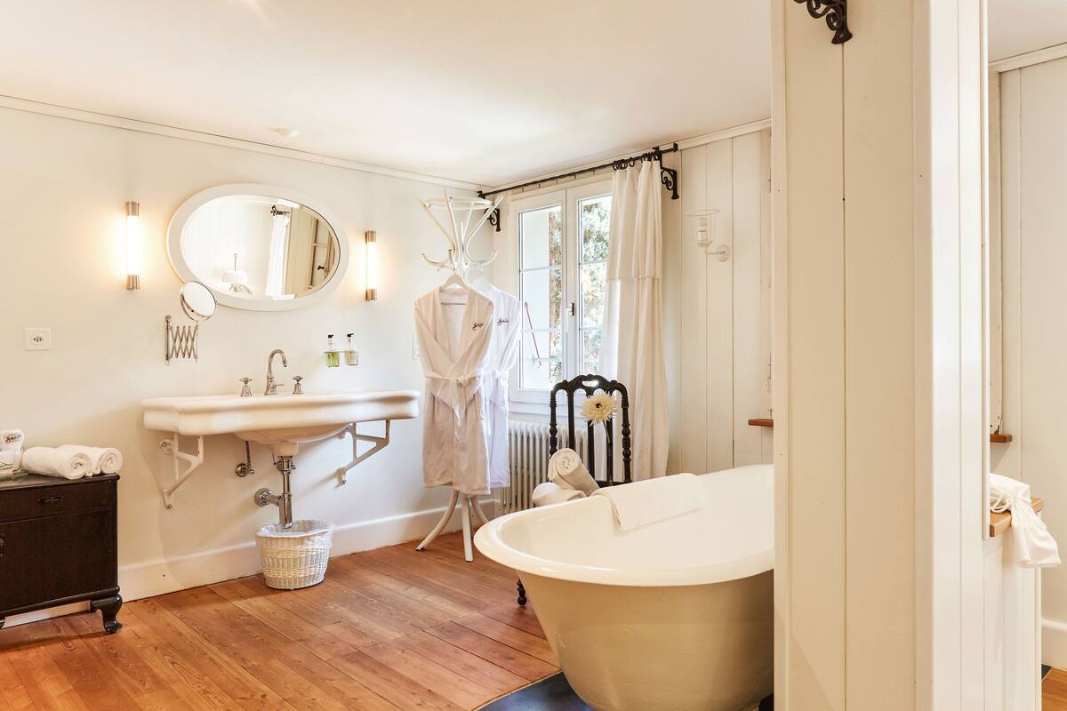 deluxe double room | bathroom | eco-friendly toiletries, hair dryer, bathrobes, slippers