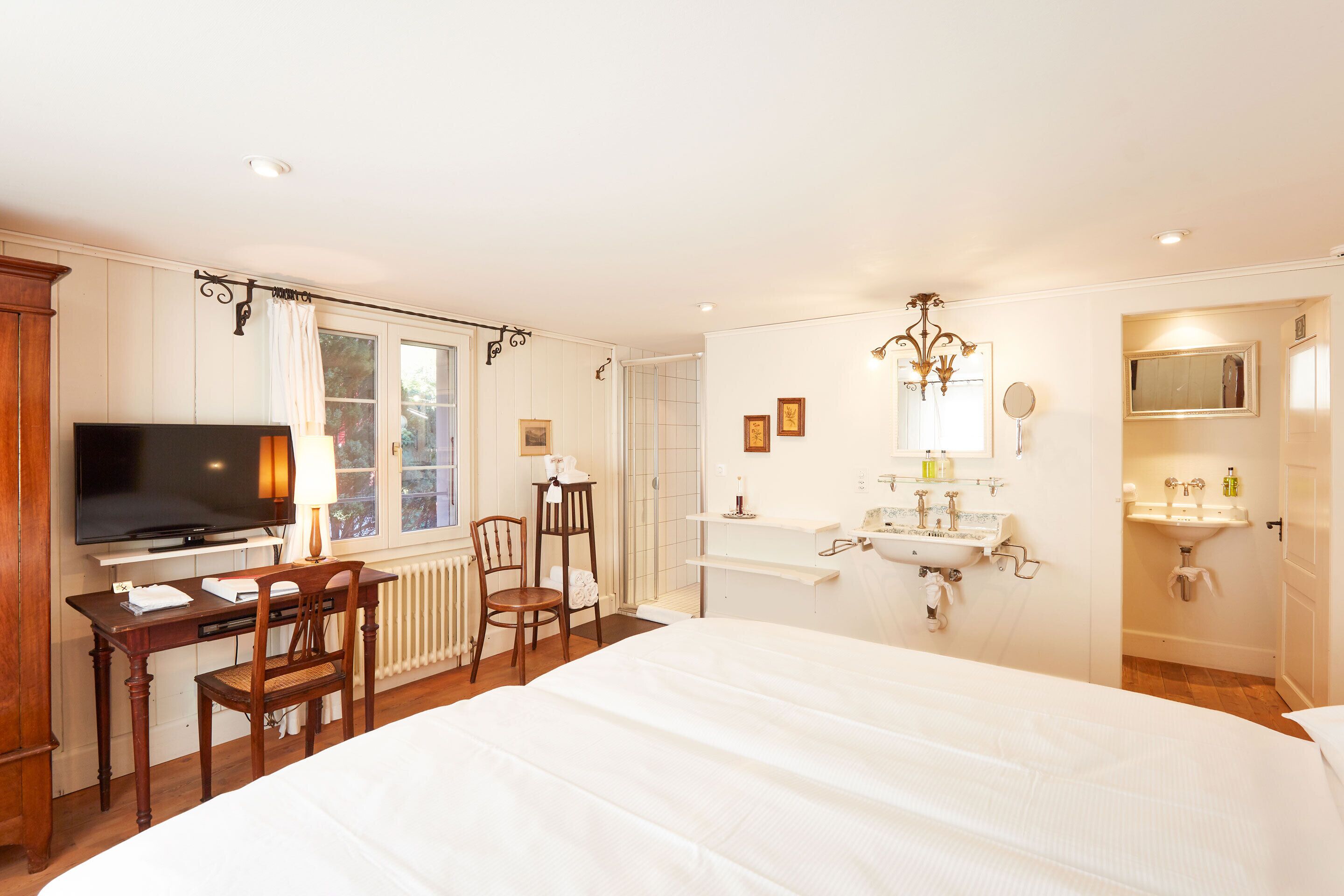 boutique comfort double | 1 bedroom, hypo-allergenic bedding, in-room safe, desk