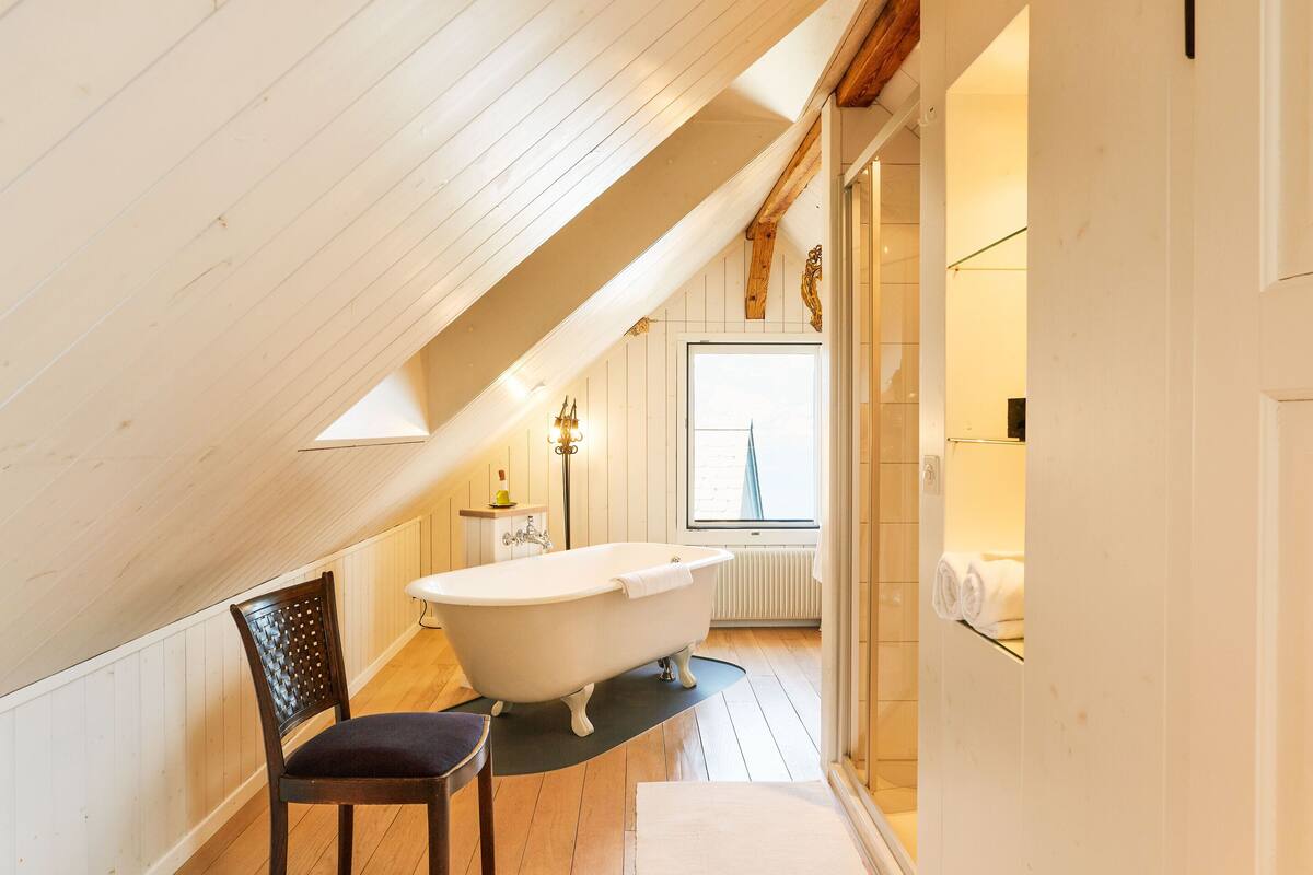 roof top suite | bathroom | eco-friendly toiletries, hair dryer, bathrobes, slippers