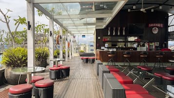 酒吧(店内)