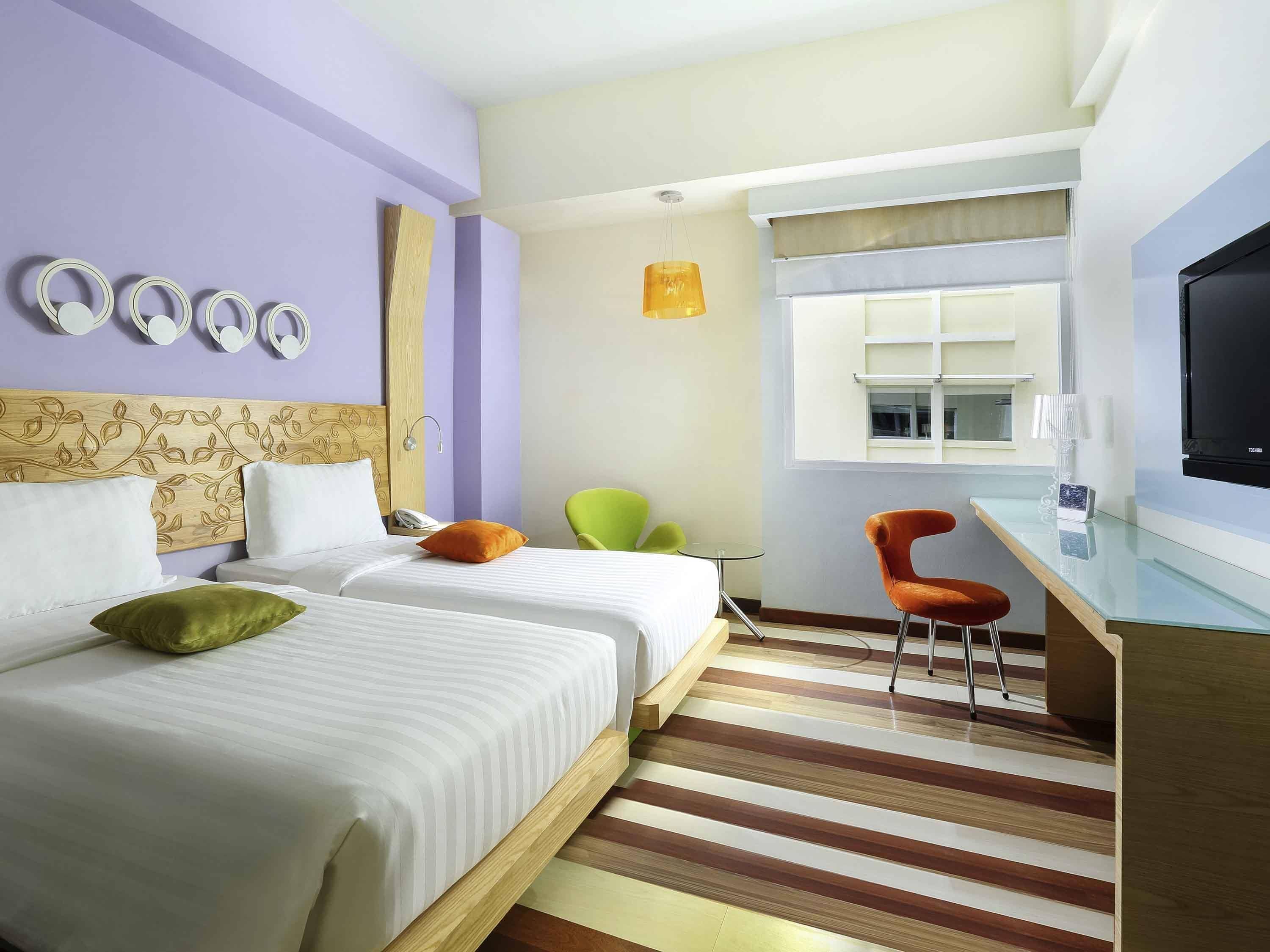 Deluxe Room, 2 Twin Beds | In-room safe, desk, soundproofing, iron/ironing board