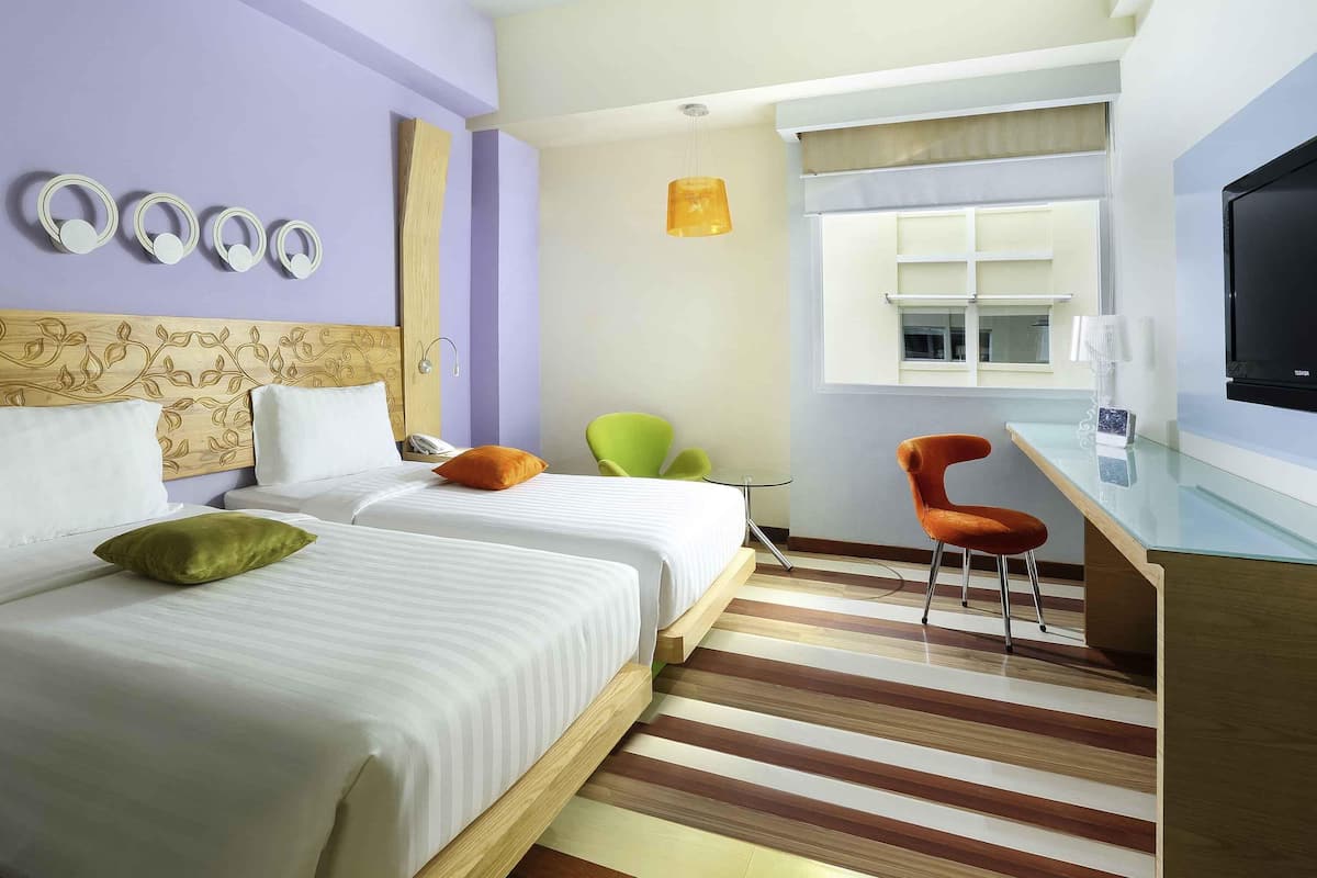 Quarto luxo, 2 camas de solteiro | Cofres nos quartos, escrivaninha, quartos à prova de som