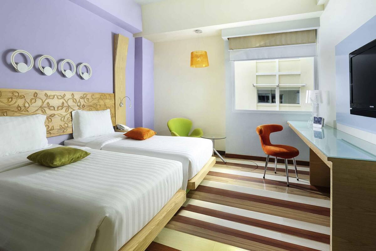 Deluxe Room, 2 Twin Beds | In-room safe, desk, soundproofing, iron/ironing board