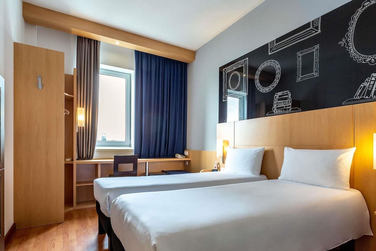 Standard Room, 2 Twin Beds | In-room safe, desk, laptop workspace, soundproofing
