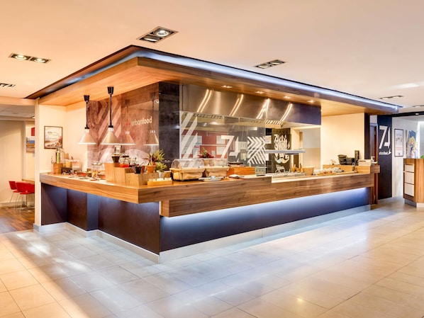 Breakfast, lunch and dinner served - ibis Kyiv City Center (Kyiv)