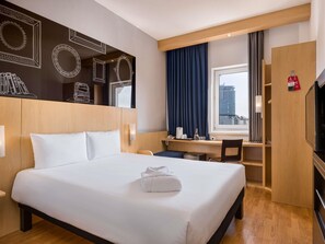 Premium Room, 1 Double Bed | In-room safe, desk, laptop workspace, soundproofing - ibis Kyiv City Center (Kyiv)