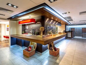 Breakfast, lunch and dinner served  - ibis Kyiv City Center (Kyiv)