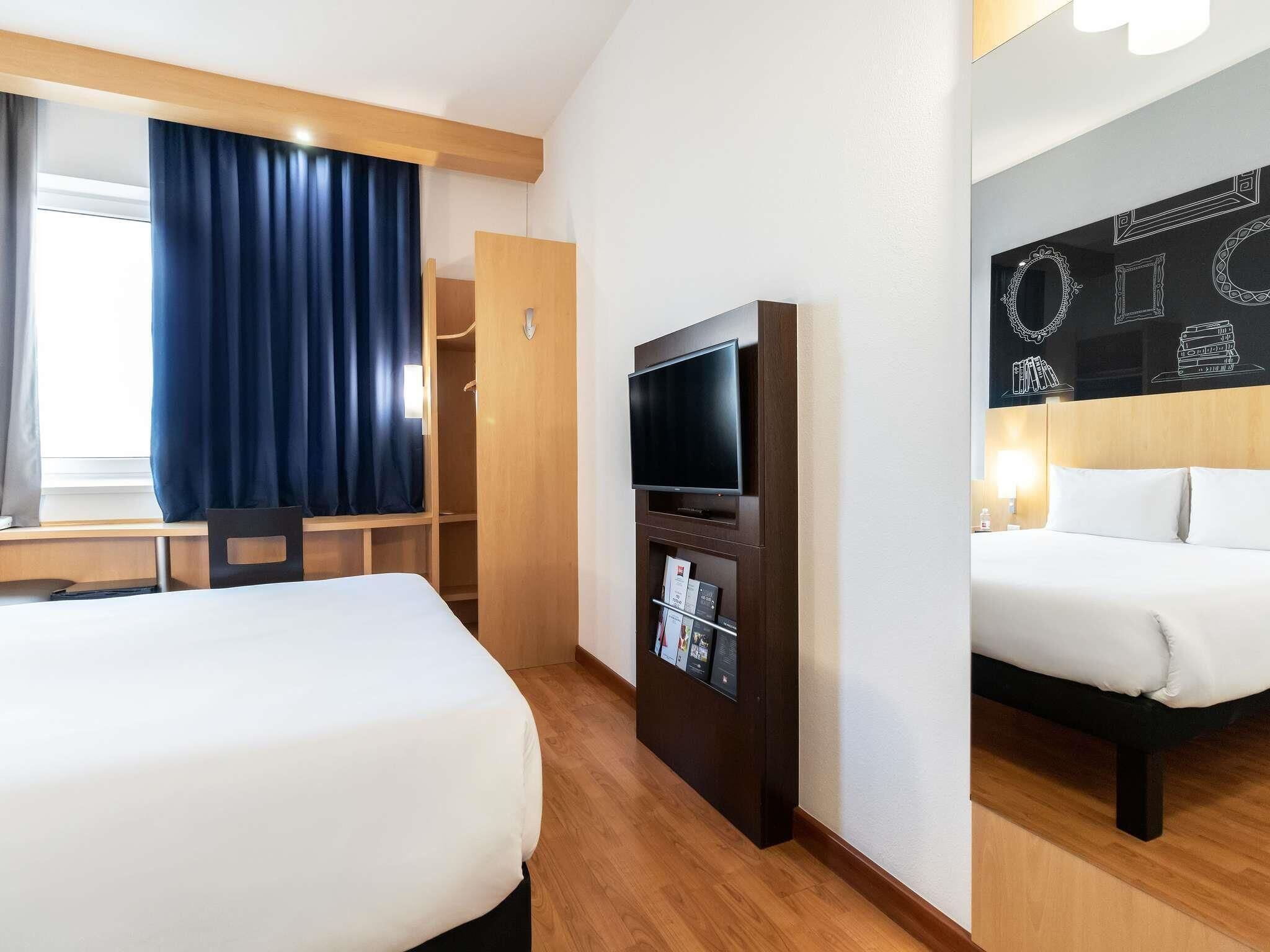 In-room safe, desk, laptop workspace, soundproofing
