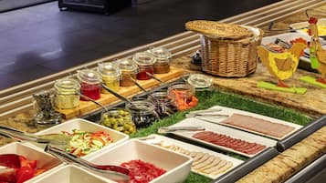 Petit déjeuner buffet (444 UAH par personne)