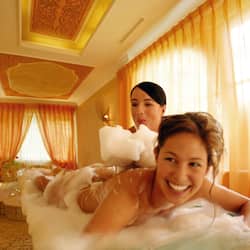 Couples treatment room(s), sauna, hot tub, steam room
