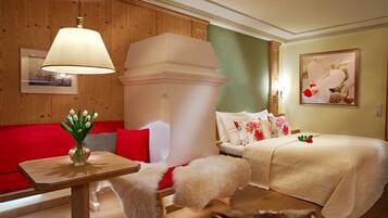 Junior suite, bad, uitzicht op bergen (40m²) | Luxe beddengoed, een minibar, een kluis op de kamer