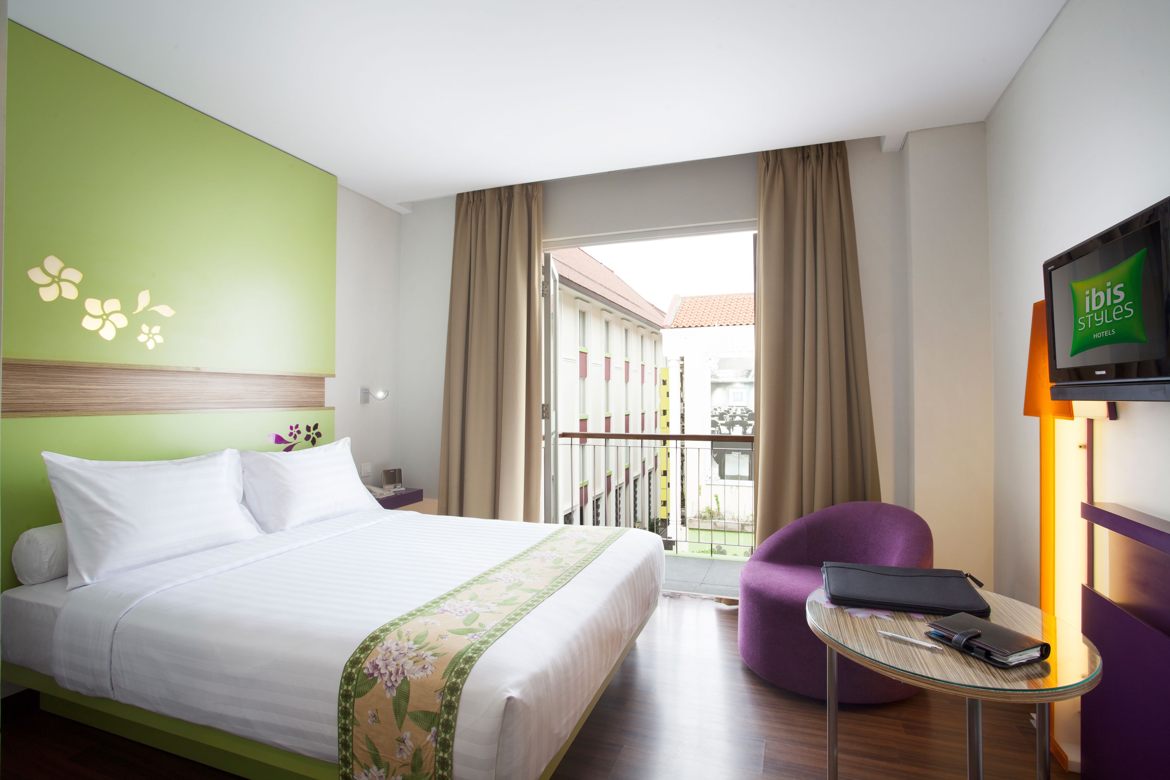 Down duvets, in-room safe, desk, blackout curtains