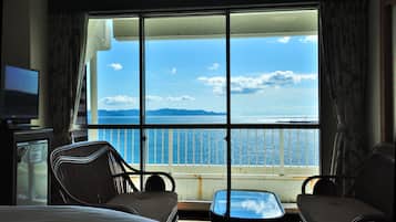 Deluxe Room with Tatami Area and Ocean View