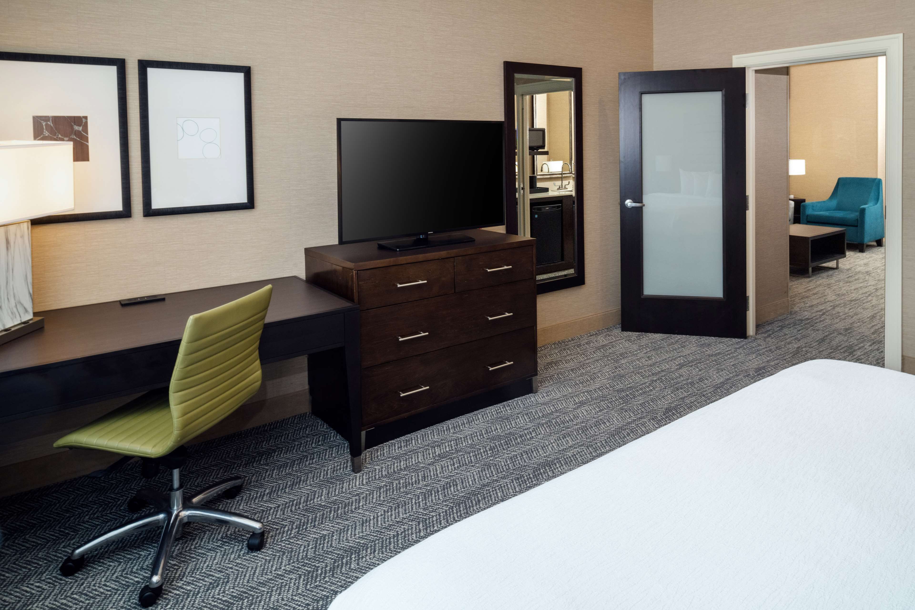 premium bedding, pillow-top beds, in-room safe, desk