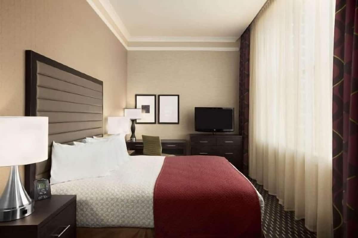 1 sovrum, sängtillbehör av högsta kvalitet och bäddmadrasser