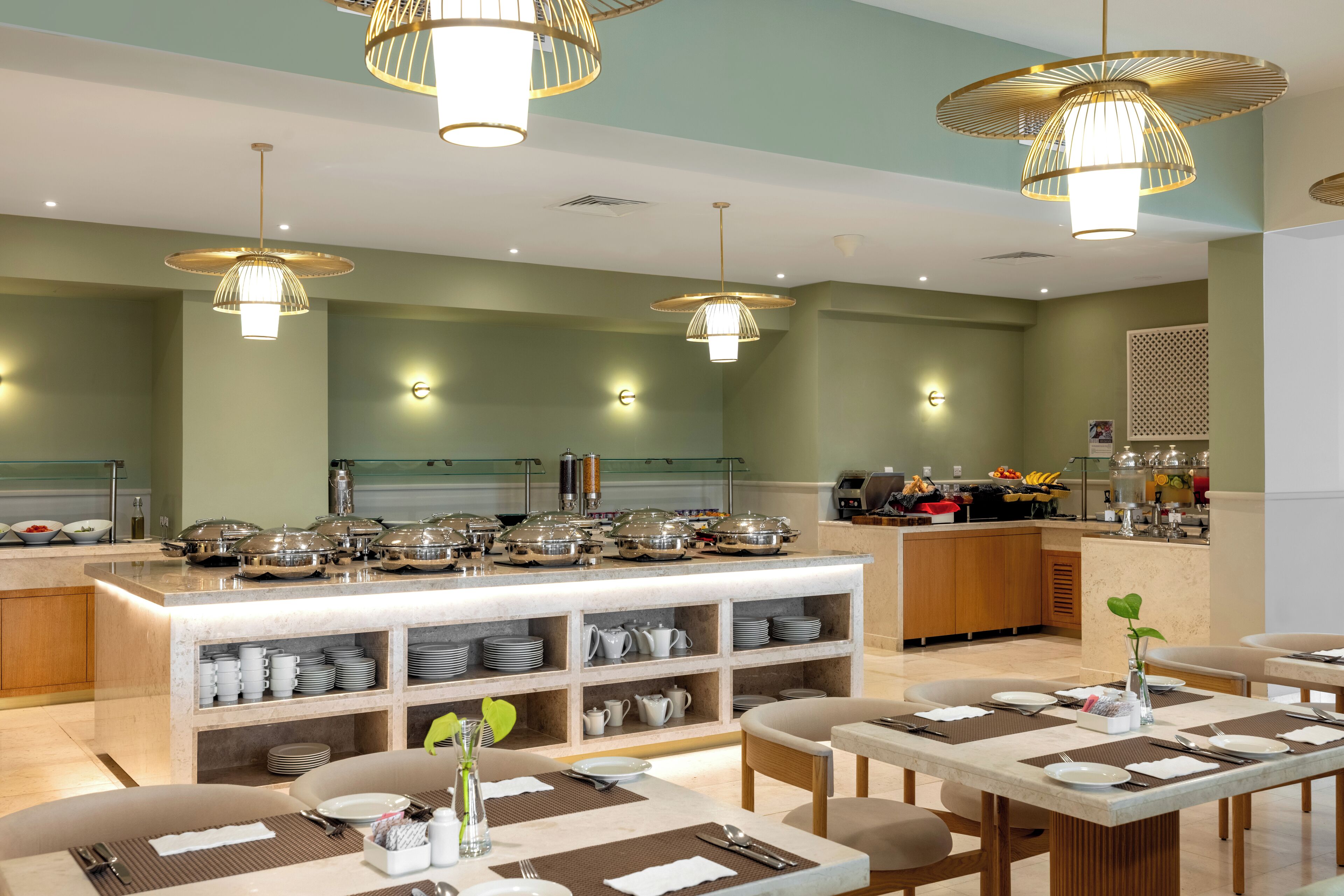 4 restaurants, breakfast, lunch served; local and international cuisine