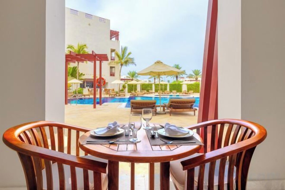 Outdoor dining | 4 restaurants; breakfast, lunch, dinner, and brunch served