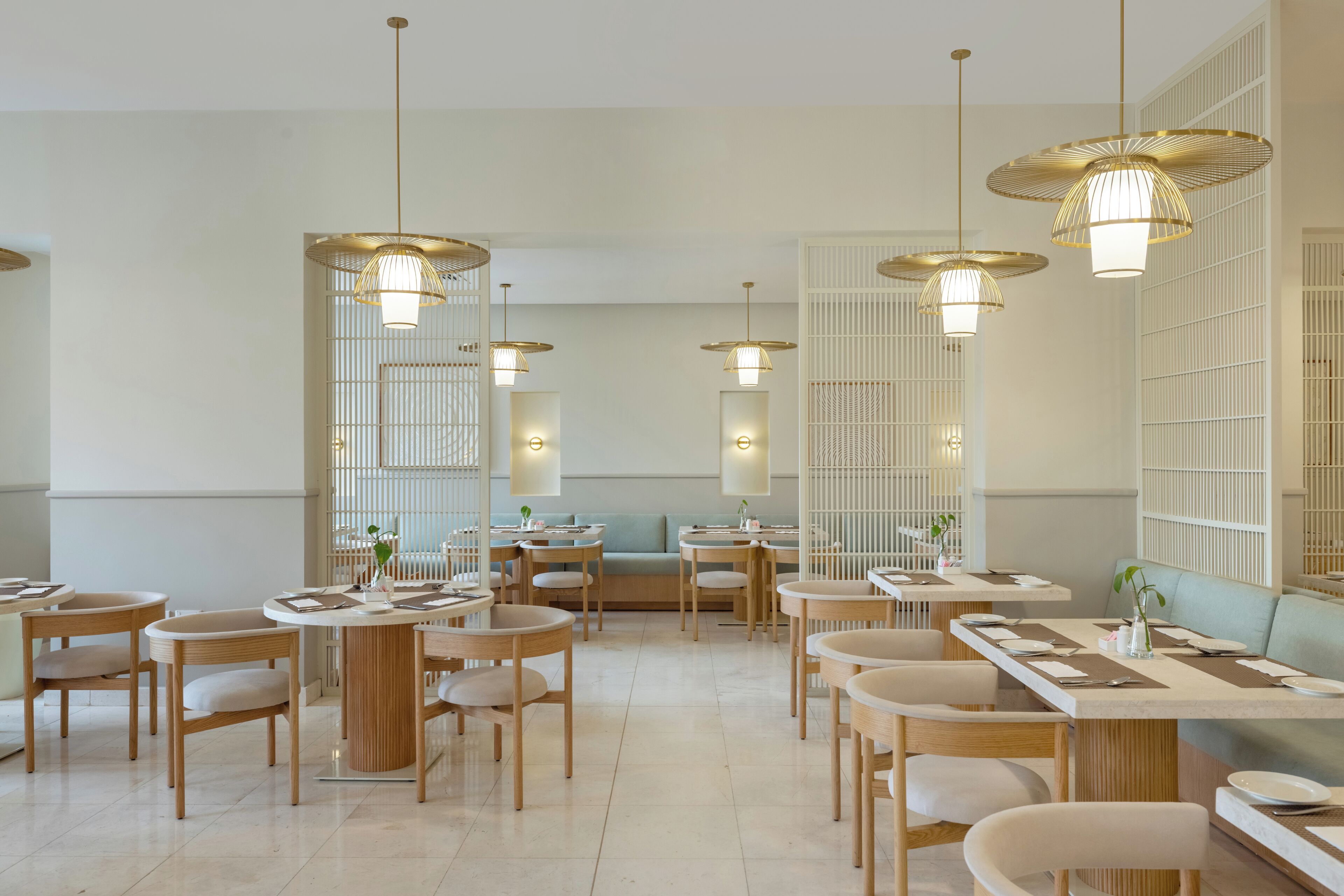 4 restaurants, breakfast, lunch served; local and international cuisine