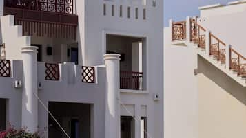 住宿正面 (夜晚)