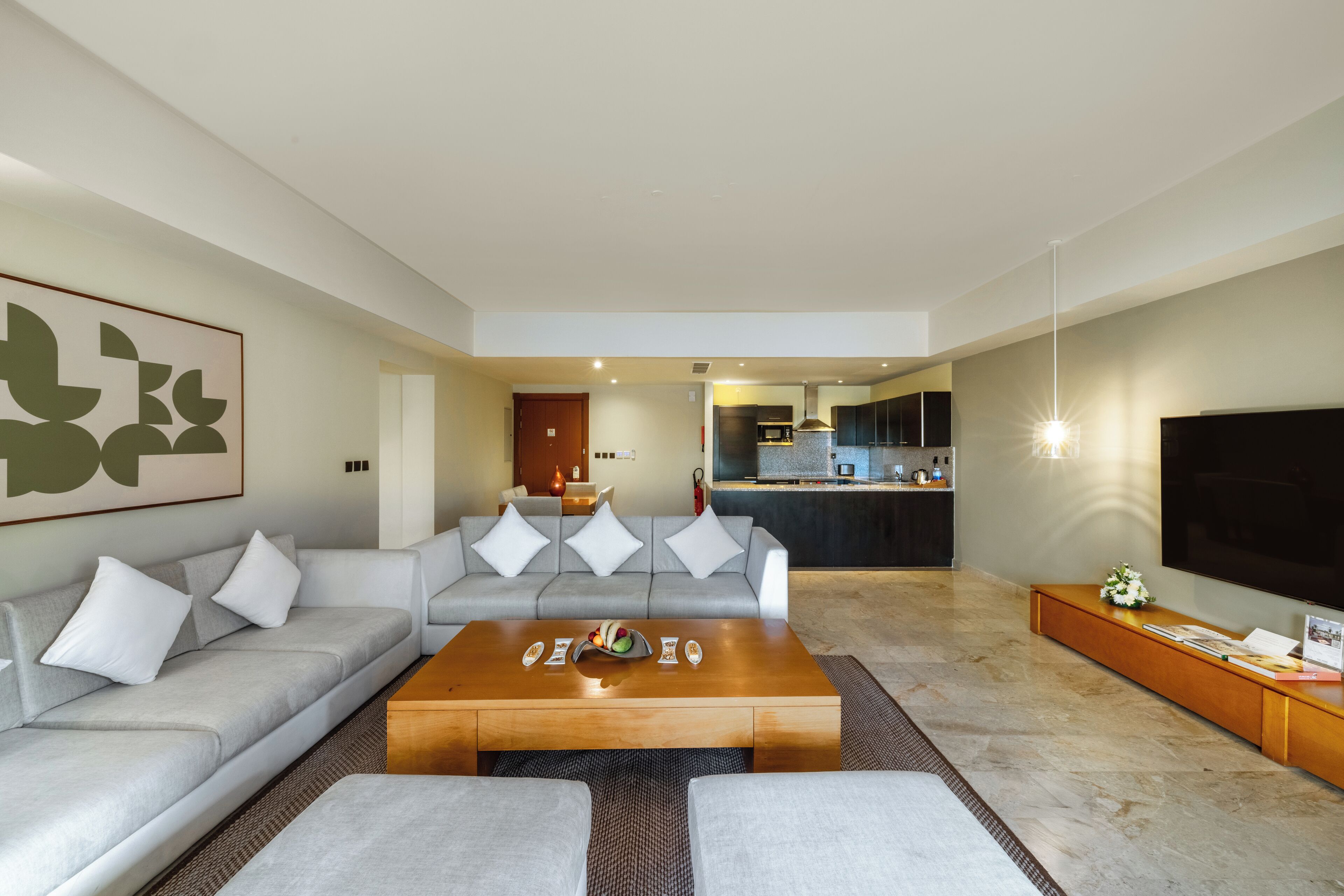 room, 1 bedroom | living area | flat-screen tv