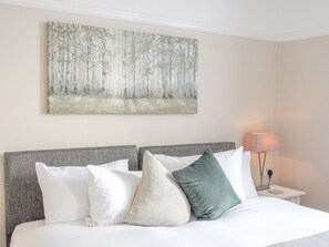 Deluxe Room | Individually decorated, iron/ironing board, free WiFi, bed sheets - Elmdon Lodge (Birmingham)